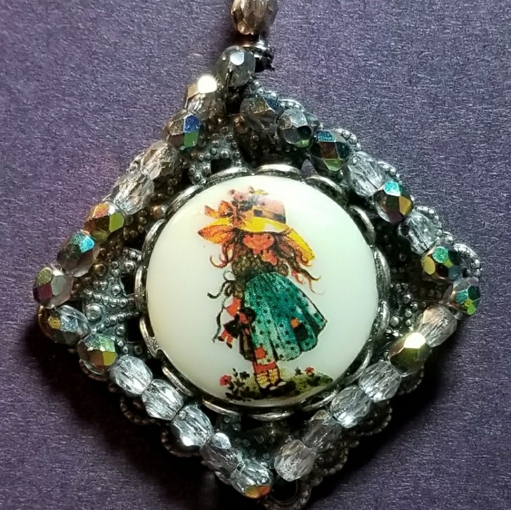 #0196 Hollie Hobbie Series Pendant
